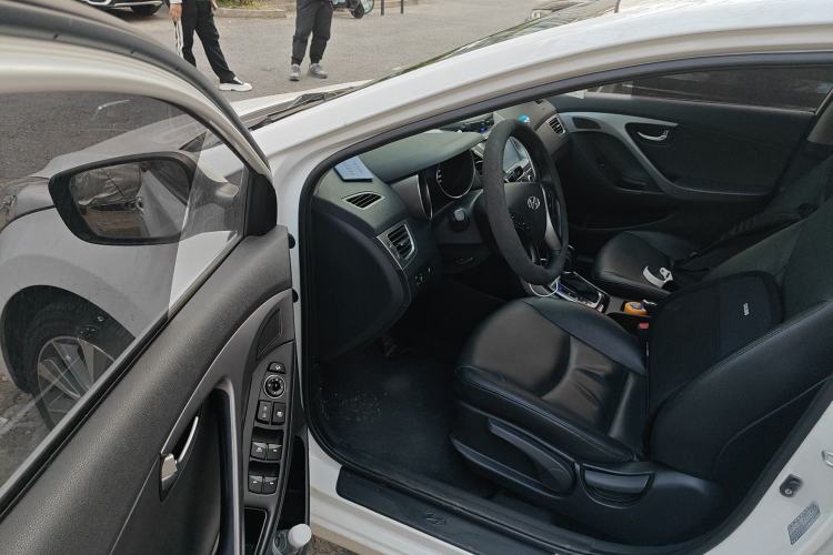 Used Hyundai Elantra (5th Generation / Langdong) 2015 1.6L Automatic Luxury Model Interior 3