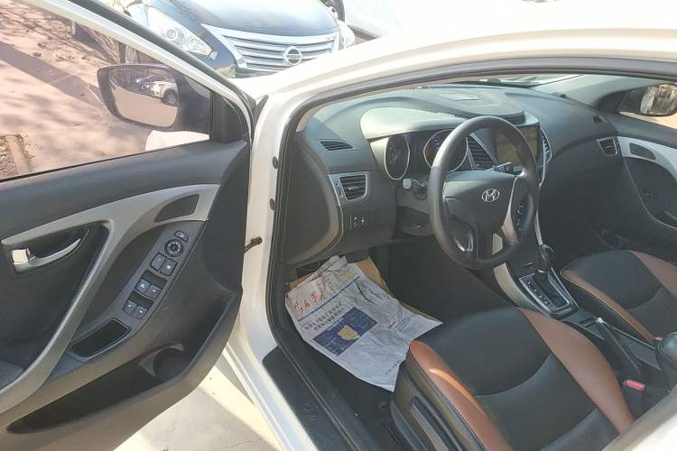 Used Hyundai Elantra (5th Generation / Langdong) 2015 1.6L Automatic Leading Model Interior 3