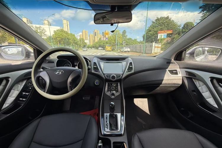 Used Hyundai Elantra (5th Generation / Langdong) 2015 1.6L Automatic Leading Model Interior 3
