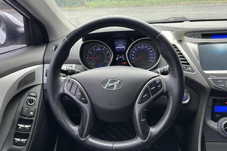 Used Hyundai Elantra (5th Generation / Langdong) 2015 1.6L Automatic Luxury Model Interior 3