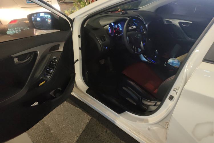 Used Hyundai Elantra (5th Generation / Langdong) 2015 1.6L Automatic Fashion Model Interior 3