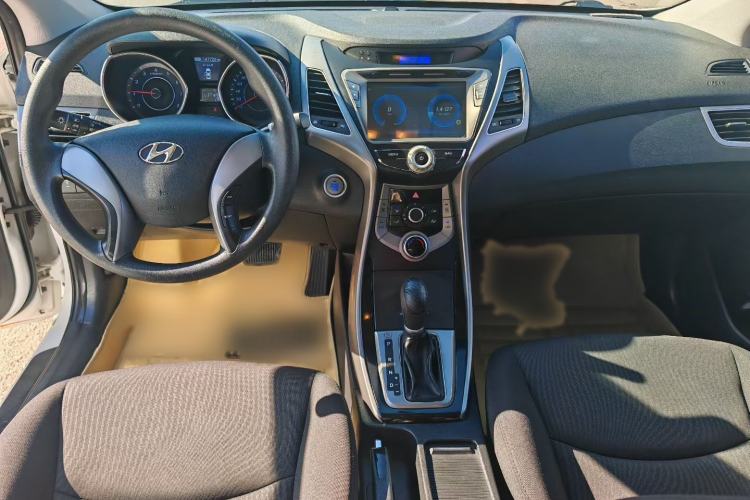 Used Hyundai Elantra (5th Generation / Langdong) 2015 1.6L Automatic Leading Model Interior 3