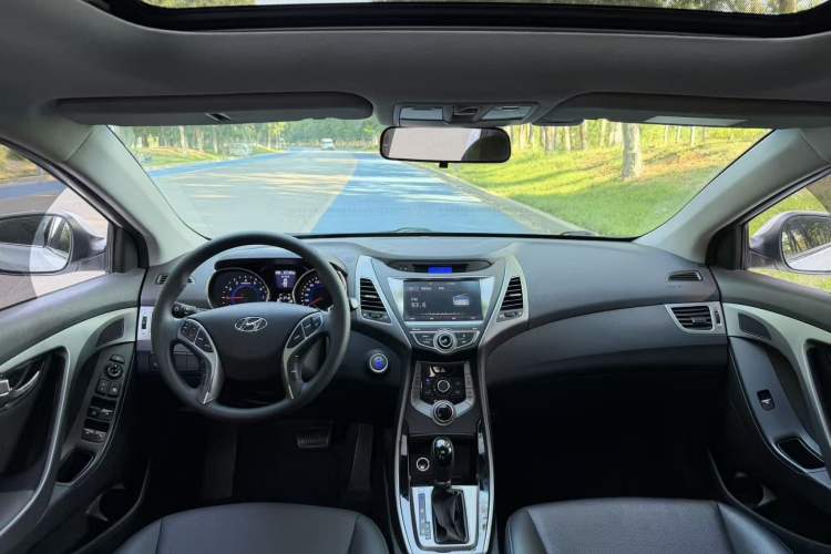 Used Hyundai Elantra (5th Generation / Langdong) 2015 1.6L Automatic Leading Model Interior 4