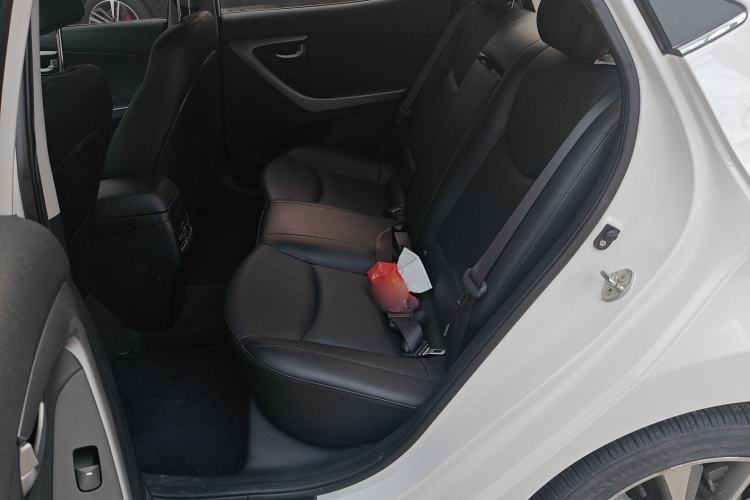 Used Hyundai Elantra (5th Generation / Langdong) 2015 1.6L Automatic Luxury Model Interior 4