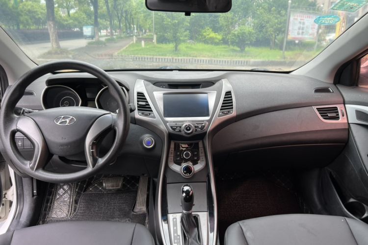 Used Hyundai Elantra (5th Generation / Langdong) 2015 1.6L Automatic Leading Model Interior 4