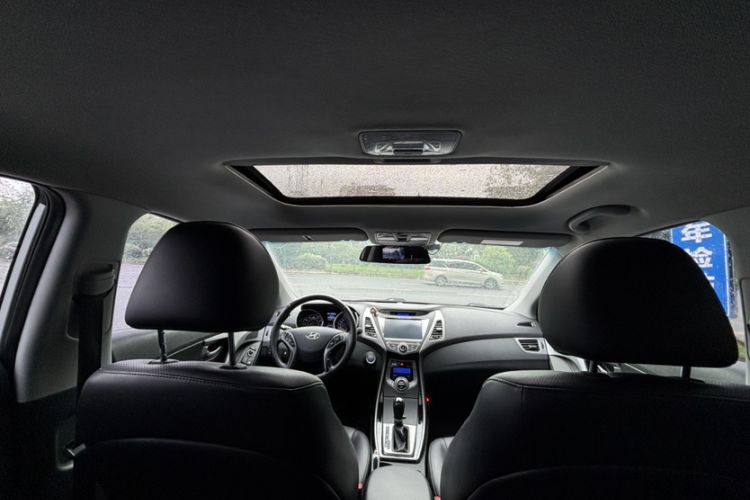 Used Hyundai Elantra (5th Generation / Langdong) 2015 1.6L Automatic Luxury Model Interior 4