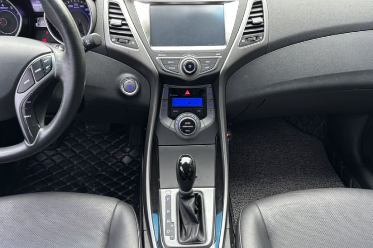 Used Hyundai Elantra (5th Generation / Langdong) 2015 1.6L Automatic Luxury Model Interior 6
