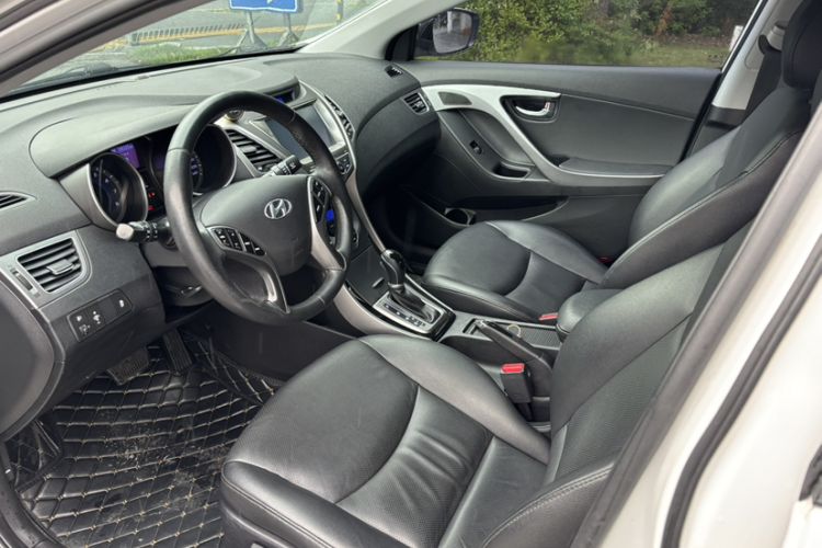 Used Hyundai Elantra (5th Generation / Langdong) 2015 1.6L Automatic Luxury Model Interior 7