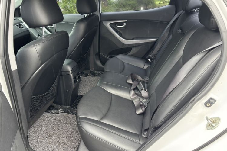 Used Hyundai Elantra (5th Generation / Langdong) 2015 1.6L Automatic Luxury Model Interior 8