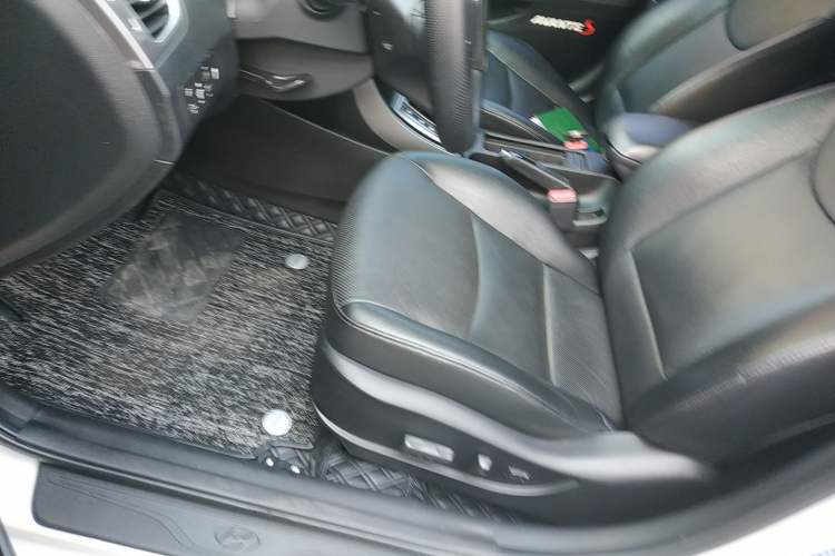 Used Hyundai Elantra (5th Generation / Langdong) 2015 1.6L Automatic Luxury Model Left Front Seat