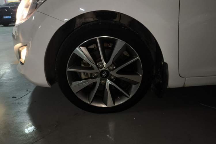 Used Hyundai Elantra (5th Generation / Langdong) 2015 1.6L Automatic Leading Model Left Front Wheel Hub