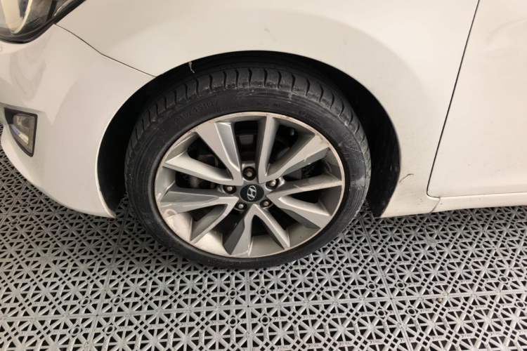 Used Hyundai Elantra (5th Generation / Langdong) 2015 1.6L Automatic Leading Model Left Front Wheel Hub