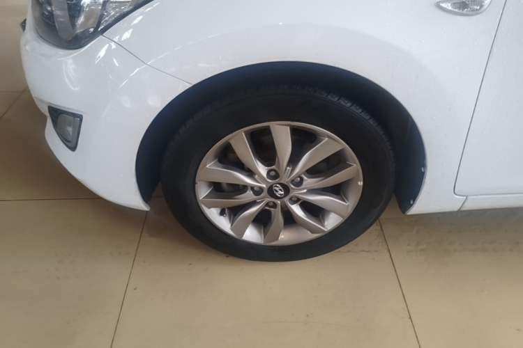 Used Hyundai Elantra (5th Generation / Langdong) 2015 1.6L Automatic Fashion Model Left Front Wheel Hub