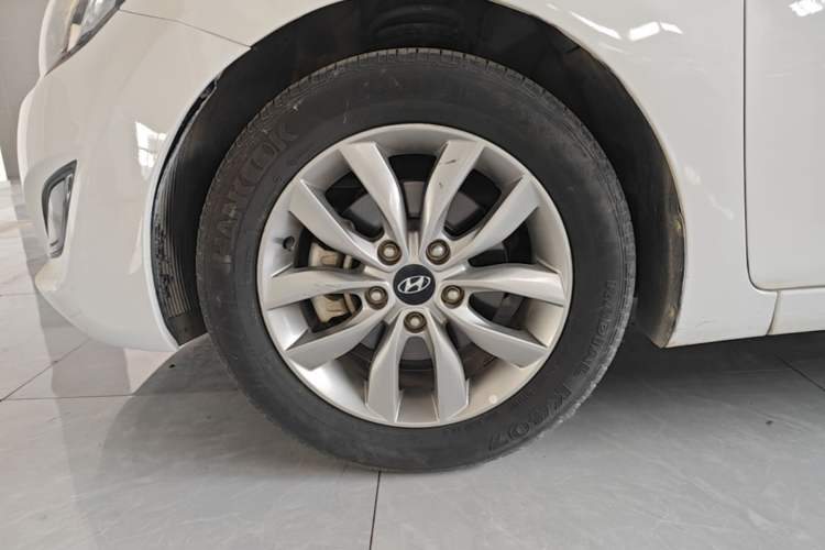 Used Hyundai Elantra (5th Generation / Langdong) 2015 1.6L Automatic Fashion Model Left Front Wheel Hub