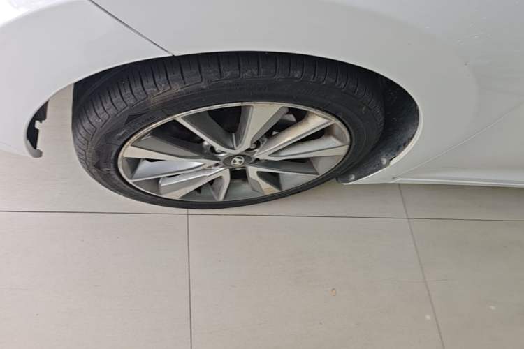 Used Hyundai Elantra (5th Generation / Langdong) 2015 1.6L Automatic Leading Model Left Front Wheel Hub