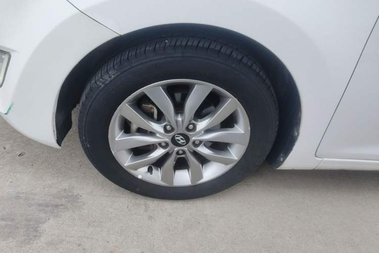 Used Hyundai Elantra (5th Generation / Langdong) 2015 1.6L Manual Leading Model Left Front Wheel Hub