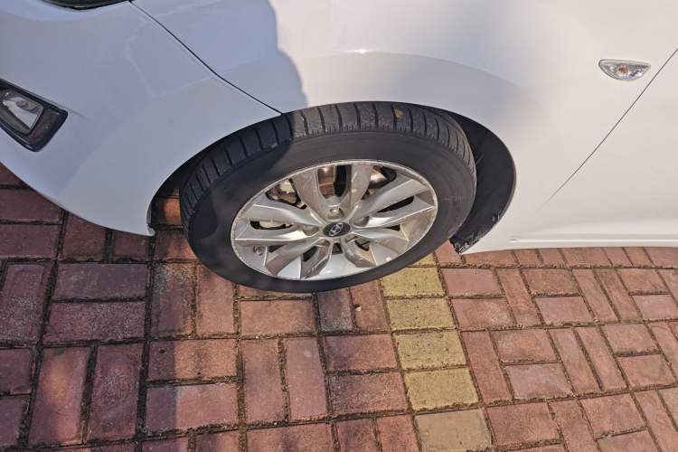 Used Hyundai Elantra (5th Generation / Langdong) 2015 1.6L Automatic Fashion Model Left Front Wheel Hub