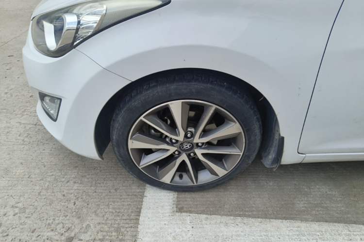 Used Hyundai Elantra (5th Generation / Langdong) 2015 1.6L Automatic Leading Model Left Front Wheel Hub