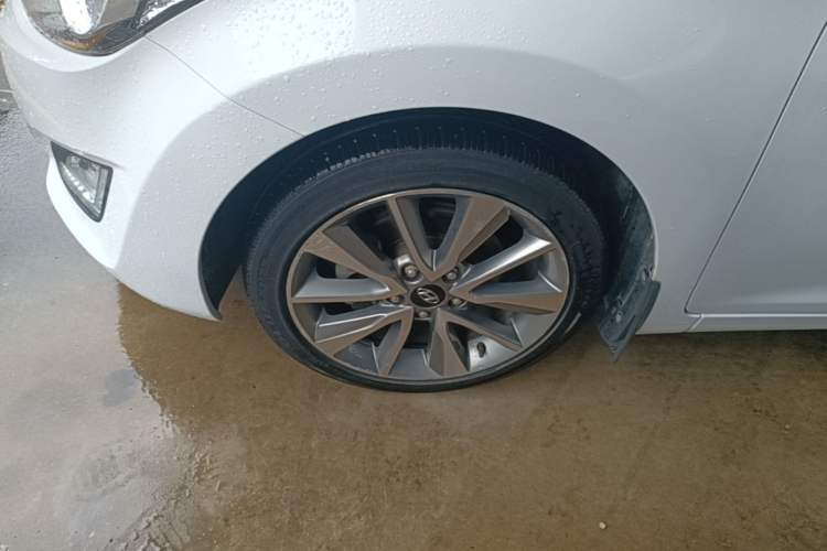 Used Hyundai Elantra (5th Generation / Langdong) 2015 1.6L Automatic Leading Model Left Front Wheel Hub