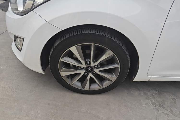 Used Hyundai Elantra (5th Generation / Langdong) 2015 1.6L Automatic Leading Model Left Front Wheel Hub