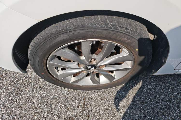 Used Hyundai Elantra (5th Generation / Langdong) 2015 1.6L Manual Fashion Edition Left Front Wheel Hub