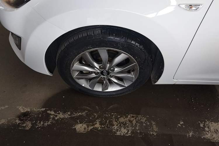 Used Hyundai Elantra (5th Generation / Langdong) 2015 1.6L Automatic Fashion Model Left Front Wheel Hub