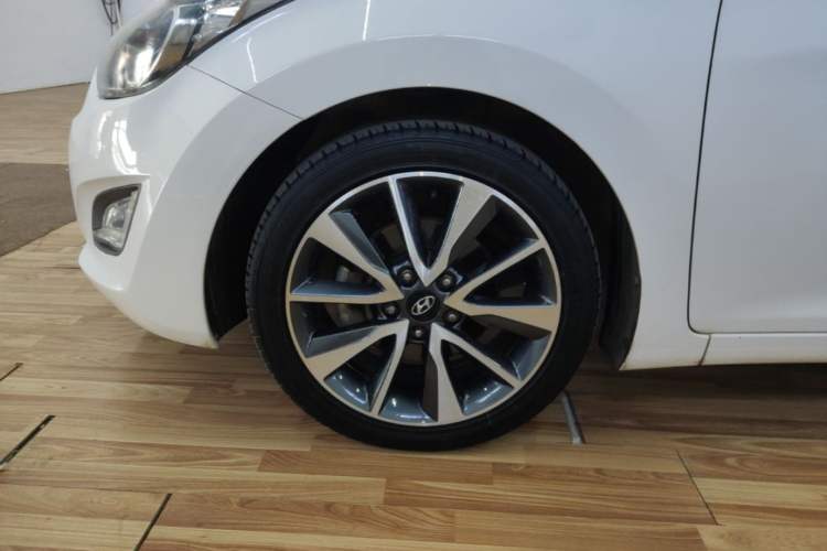 Used Hyundai Elantra (5th Generation / Langdong) 2015 1.6L Automatic Luxury Model Left Front Wheel Hub