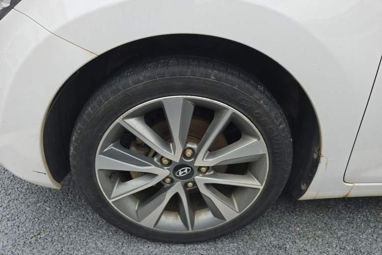Used Hyundai Elantra (5th Generation / Langdong) 2015 1.6L Automatic Leading Model Left Front Wheel Hub