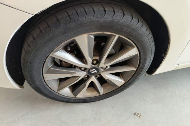 Used Hyundai Elantra (5th Generation / Langdong) 2015 1.6L Automatic Leading Model Left Front Wheel Hub