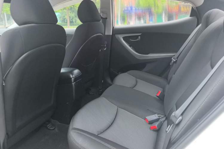 Used Hyundai Elantra (5th Generation / Langdong) 2015 1.6L Automatic Fashion Model Left Rear Seat