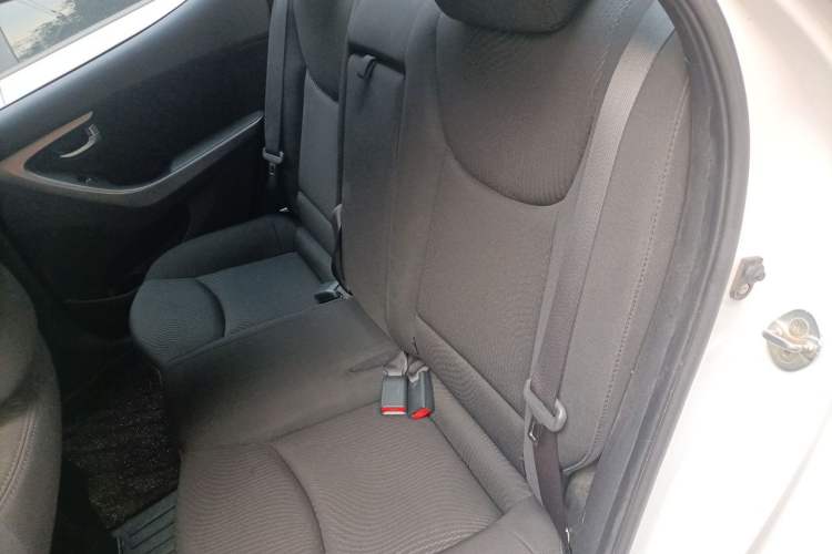 Used Hyundai Elantra (5th Generation / Langdong) 2015 1.6L Automatic Leading Model Left Rear Seat