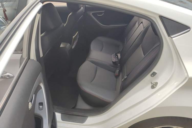 Used Hyundai Elantra (5th Generation / Langdong) 2015 1.6L Automatic Leading Model Left Rear Seat