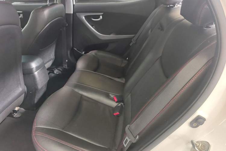 Used Hyundai Elantra (5th Generation / Langdong) 2015 1.6L Automatic Leading Model Left Rear Seat