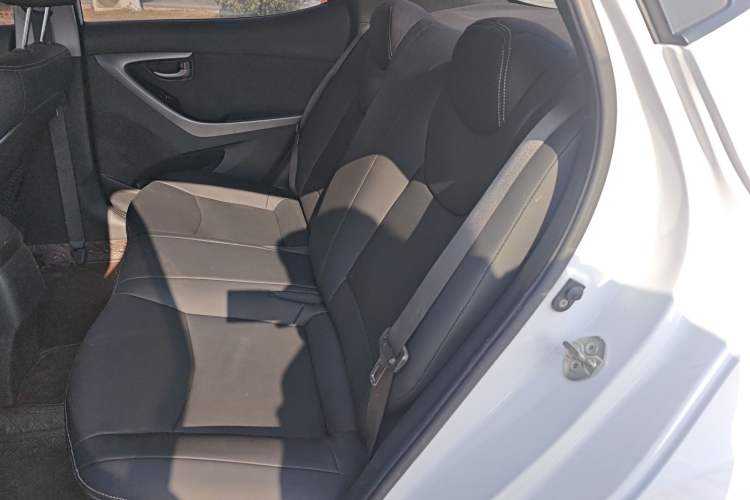 Used Hyundai Elantra (5th Generation / Langdong) 2015 1.6L Automatic Fashion Model Left Rear Seat