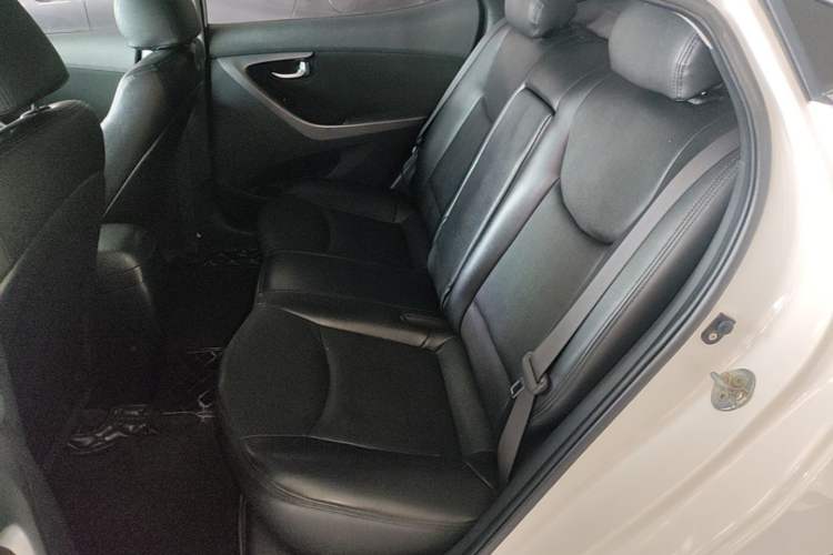 Used Hyundai Elantra (5th Generation / Langdong) 2015 1.6L Automatic Leading Model Left Rear Seat
