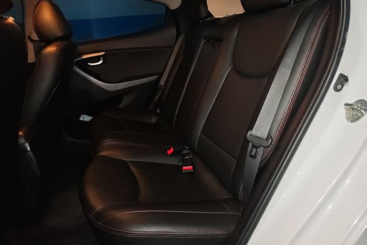 Used Hyundai Elantra (5th Generation / Langdong) 2015 1.6L Automatic Leading Model Left Rear Seat
