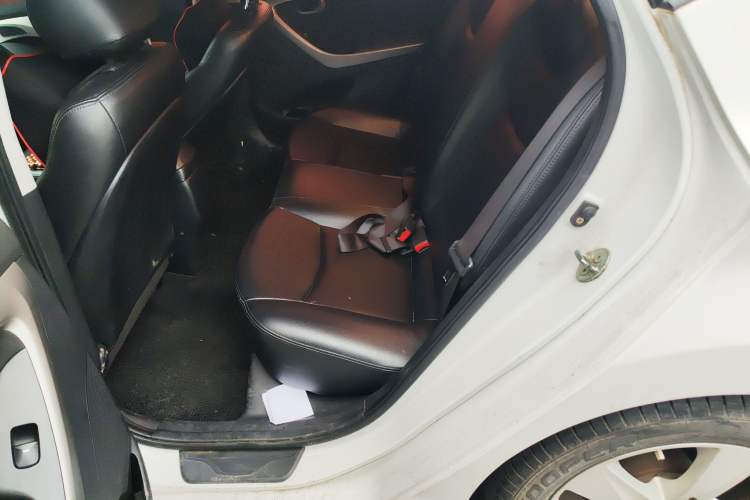 Used Hyundai Elantra (5th Generation / Langdong) 2015 1.6L Manual Fashion Edition Left Rear Seat
