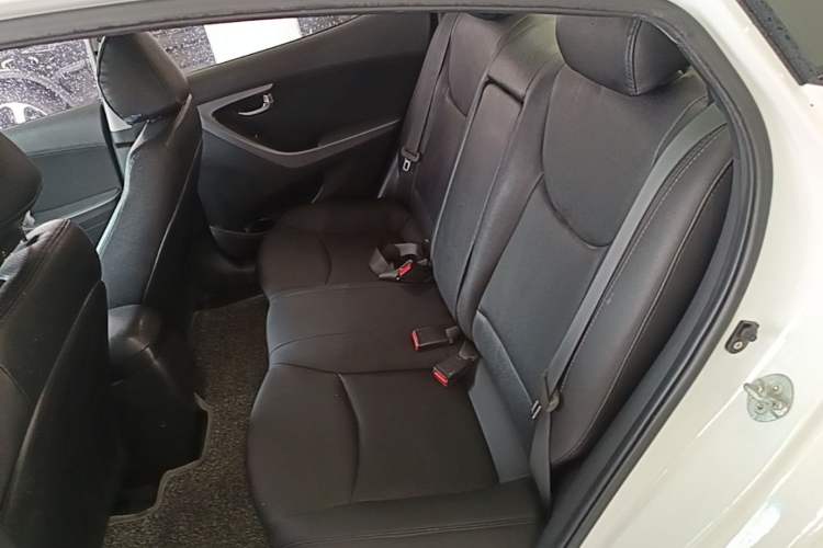 Used Hyundai Elantra (5th Generation / Langdong) 2015 1.6L Automatic Leading Model Left Rear Seat