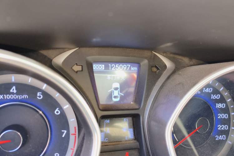 Used Hyundai Elantra (5th Generation / Langdong) 2015 1.6L Manual Leading Model Odometer Close Up
