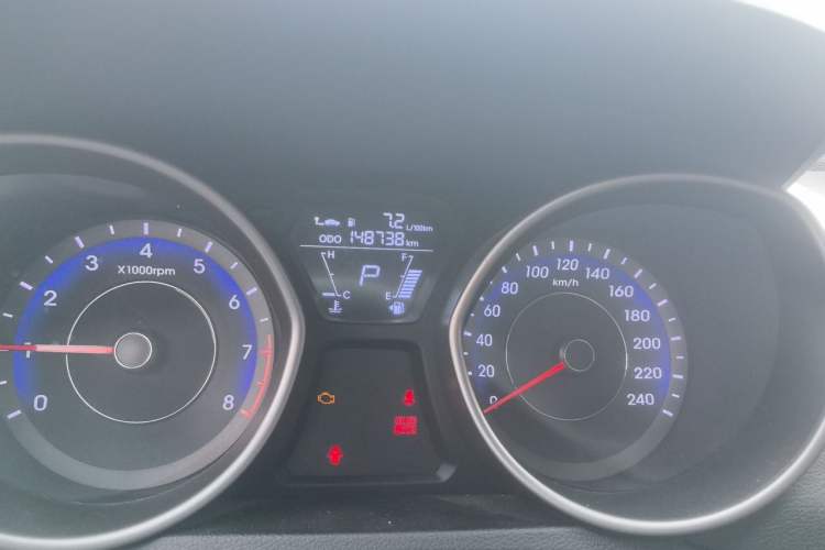 Used Hyundai Elantra (5th Generation / Langdong) 2015 1.6L Automatic Fashion Model Odometer Close Up