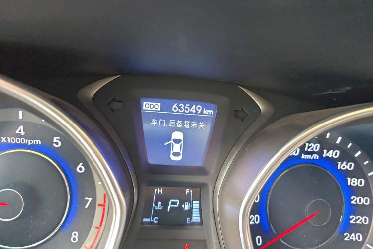 Used Hyundai Elantra (5th Generation / Langdong) 2015 1.6L Automatic Leading Model Odometer Close Up