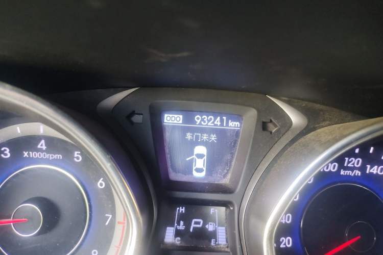 Used Hyundai Elantra (5th Generation / Langdong) 2015 1.6L Automatic Leading Model Odometer Close Up