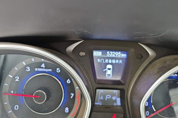 Used Hyundai Elantra (5th Generation / Langdong) 2015 1.6L Automatic Leading Model Odometer Close Up