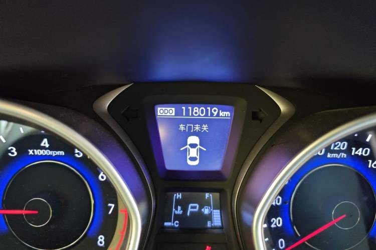 Used Hyundai Elantra (5th Generation / Langdong) 2015 1.6L Automatic Leading Model Odometer Close Up