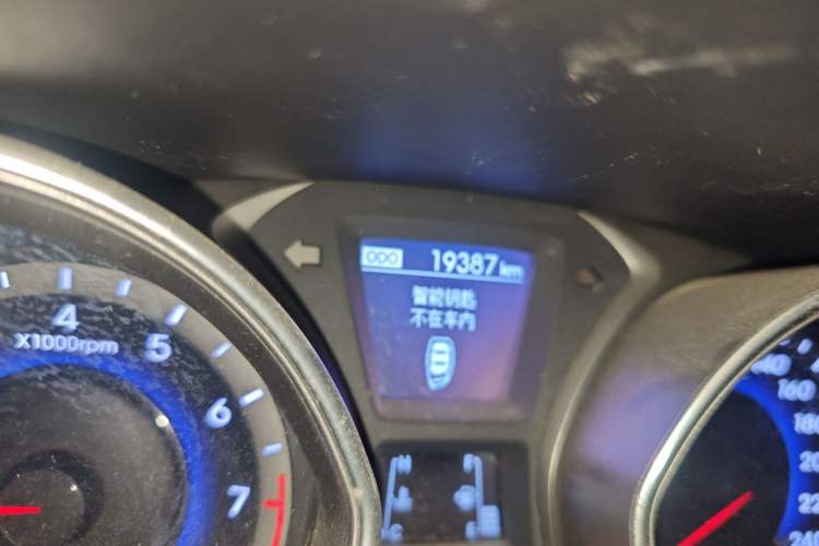 Used Hyundai Elantra (5th Generation / Langdong) 2015 1.6L Manual Leading Model Odometer Close Up