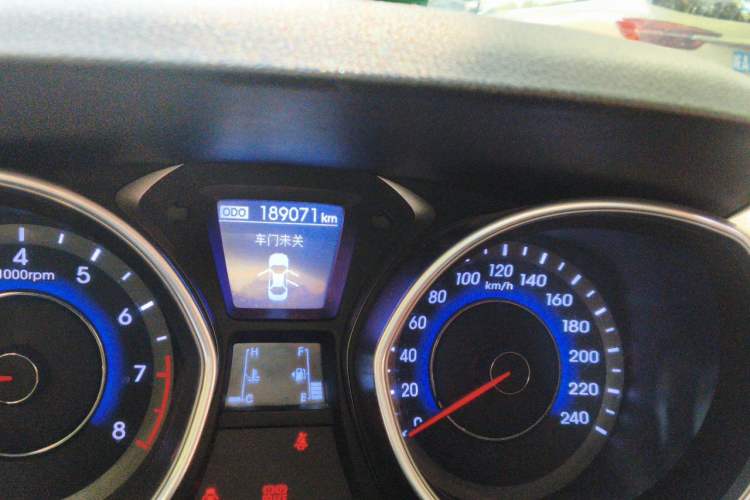 Used Hyundai Elantra (5th Generation / Langdong) 2015 1.6L Manual Leading Model Odometer Close Up