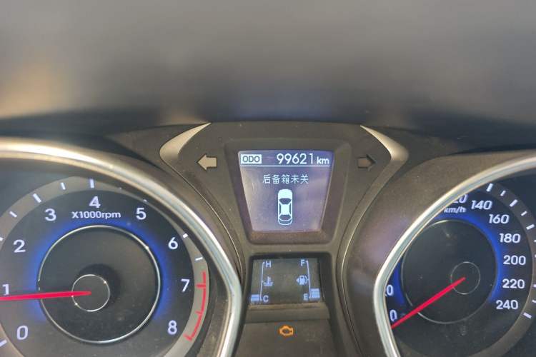 Used Hyundai Elantra (5th Generation / Langdong) 2015 1.6L Manual Leading Model Odometer Close Up