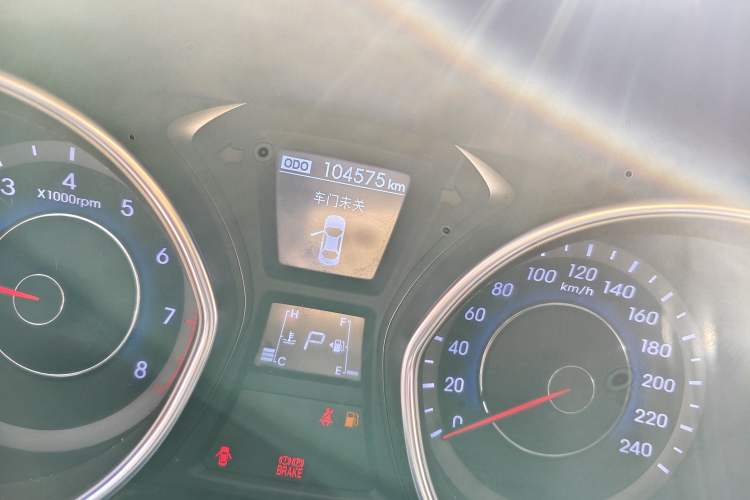 Used Hyundai Elantra (5th Generation / Langdong) 2015 1.6L Automatic Leading Model Odometer Close Up