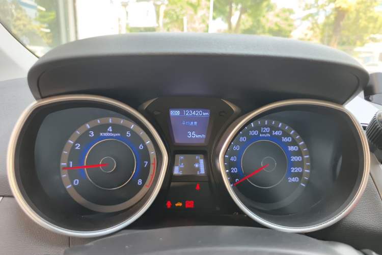Used Hyundai Elantra (5th Generation / Langdong) 2015 1.6L Manual Leading Model Odometer Close Up