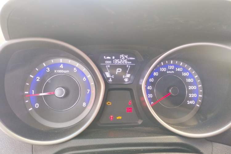 Used Hyundai Elantra (5th Generation / Langdong) 2015 1.6L Automatic Fashion Model Odometer Close Up